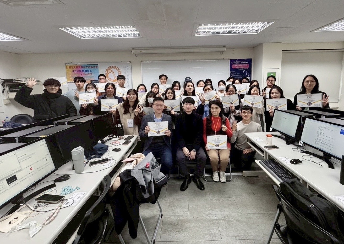 經濟系攜手教育興革文教基金會,12小時特訓強化AI數據力,搶灘未來數位職場